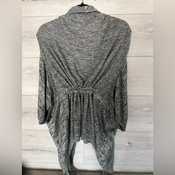 Lululemon Breeze Easy Wrap - Picture 3 of 9